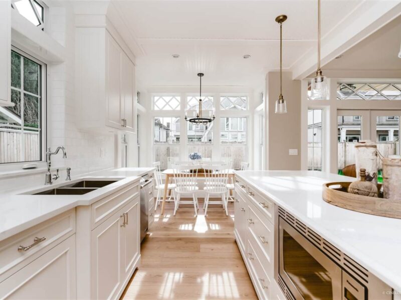 bespoke kitchen design, shaker style kitchen cabinets, timeless white kitchen style, classic white kitchen, spacious kitchen island, polished quartz countertops, statement lighting, Maxine Whitehead Design